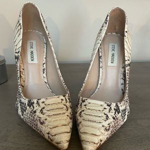 Only worn 3 times. After pregnancy my foot doesn’t fit in them. Sturdy.